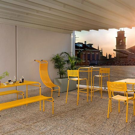 Bnbiz - Coworking Hotel Fiorenzuola dʼArda Exteriör bild