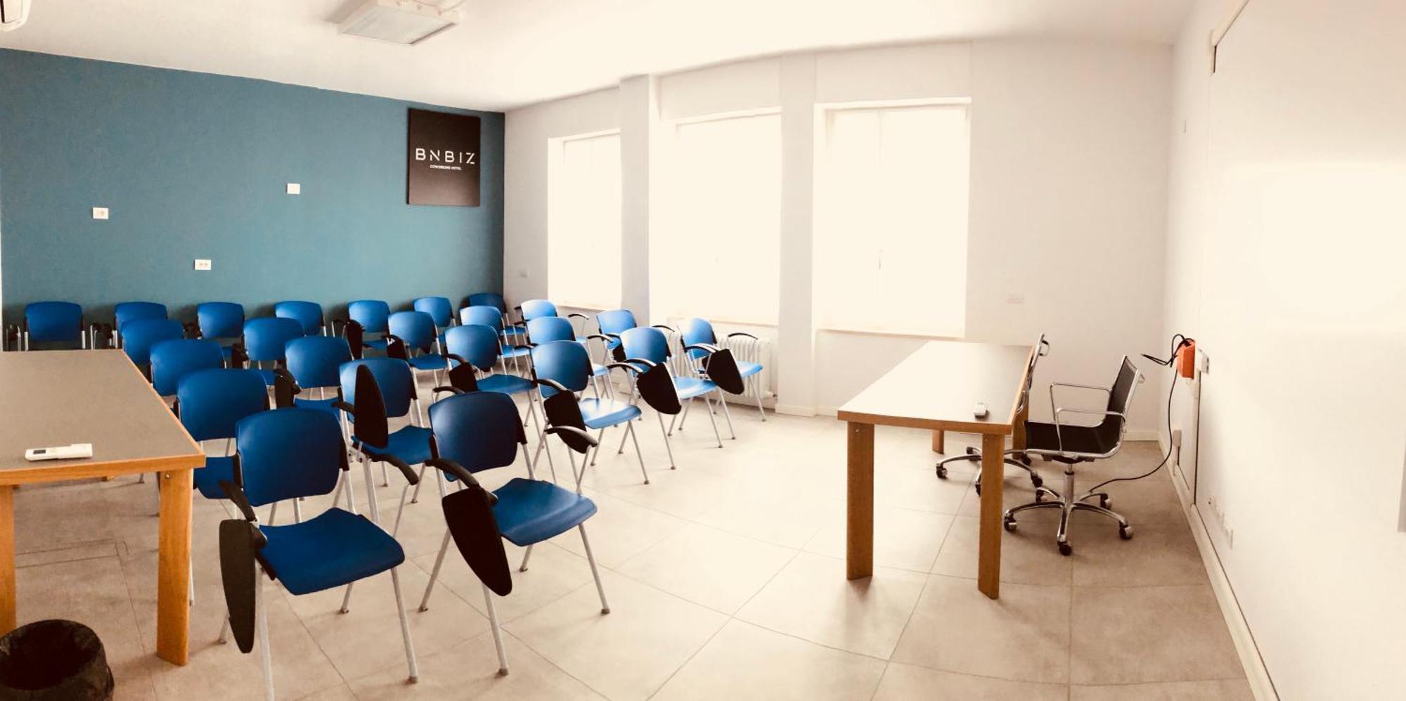 Bnbiz - Coworking Hotel Fiorenzuola dʼArda Exteriör bild