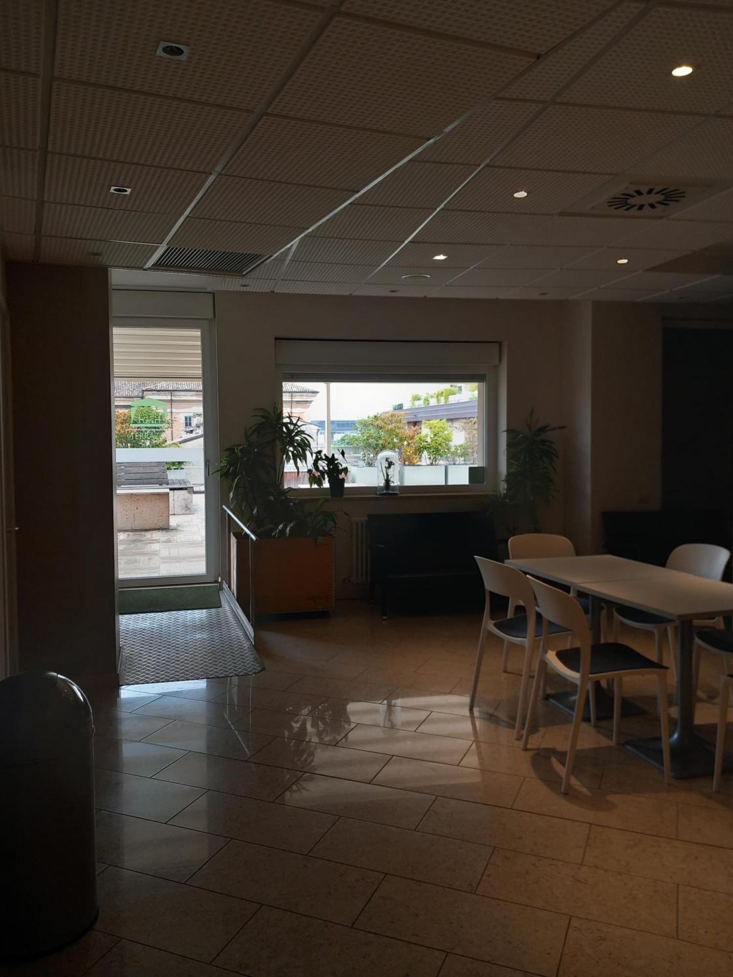 Bnbiz - Coworking Hotel Fiorenzuola dʼArda Exteriör bild