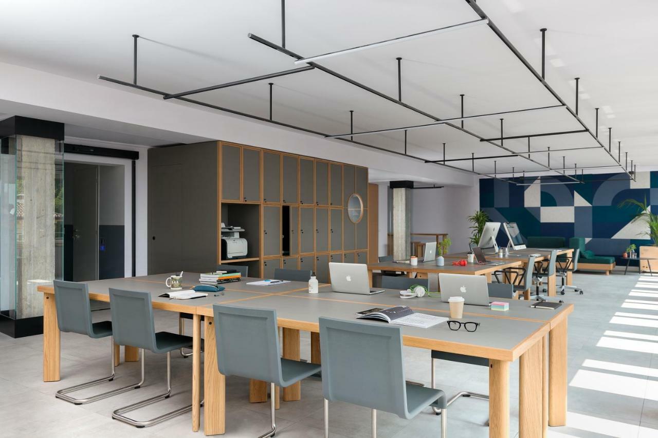 Bnbiz - Coworking Hotel Fiorenzuola dʼArda Exteriör bild