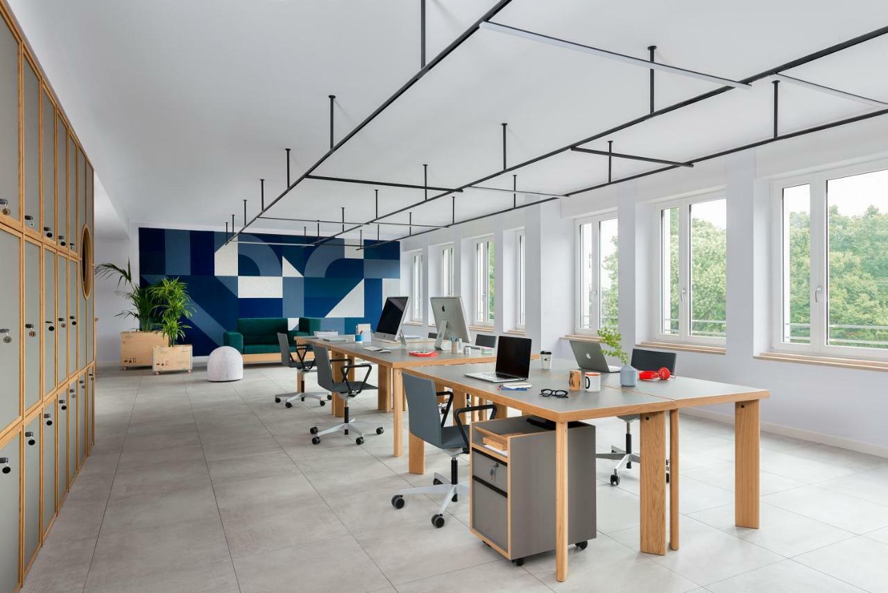 Bnbiz - Coworking Hotel Fiorenzuola dʼArda Exteriör bild