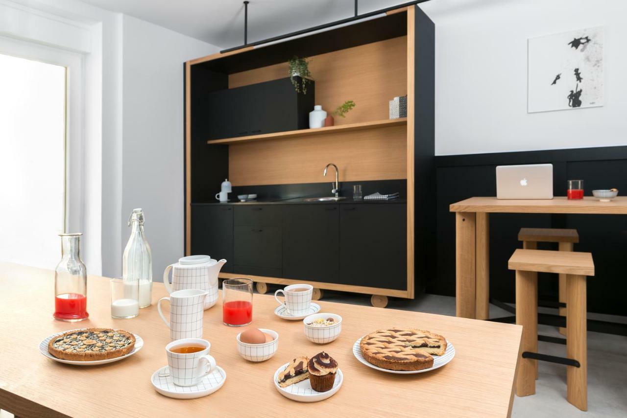 Bnbiz - Coworking Hotel Fiorenzuola dʼArda Exteriör bild