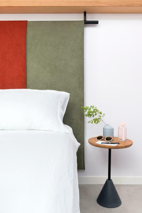 Bnbiz - Coworking Hotel Fiorenzuola dʼArda Exteriör bild