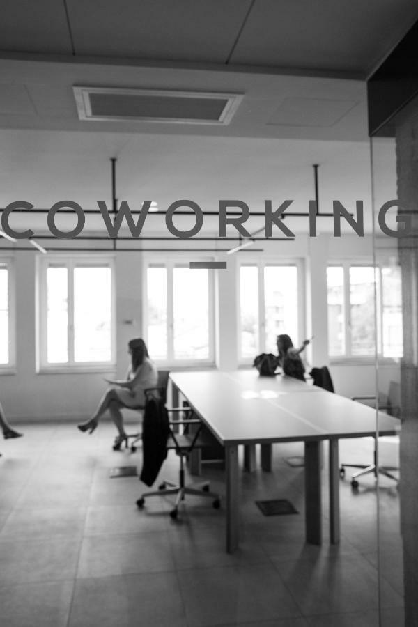 Bnbiz - Coworking Hotel Fiorenzuola dʼArda Exteriör bild