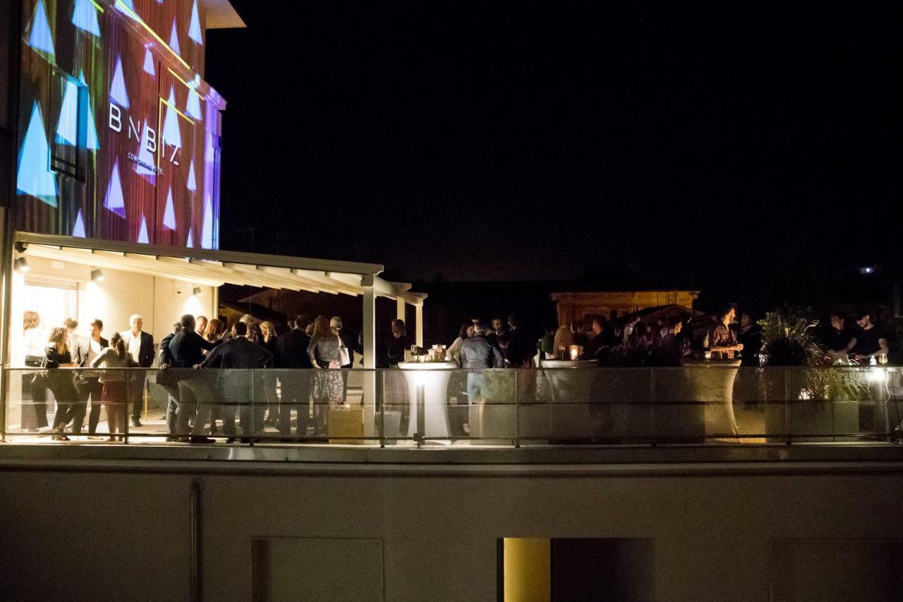 Bnbiz - Coworking Hotel Fiorenzuola dʼArda Exteriör bild