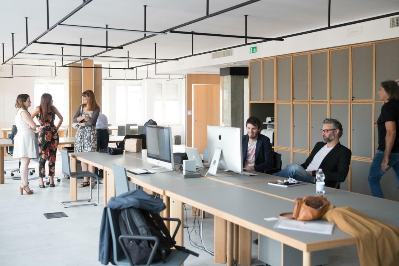 Bnbiz - Coworking Hotel Fiorenzuola dʼArda Exteriör bild