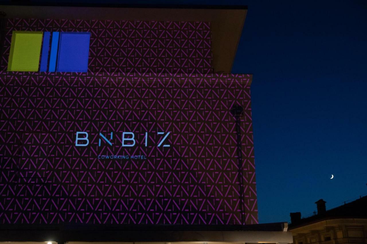 Bnbiz - Coworking Hotel Fiorenzuola dʼArda Exteriör bild